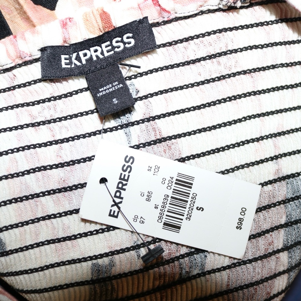 Express Floral Print Linen-Blend Ruched Cropped Top - Picture 8 of 13